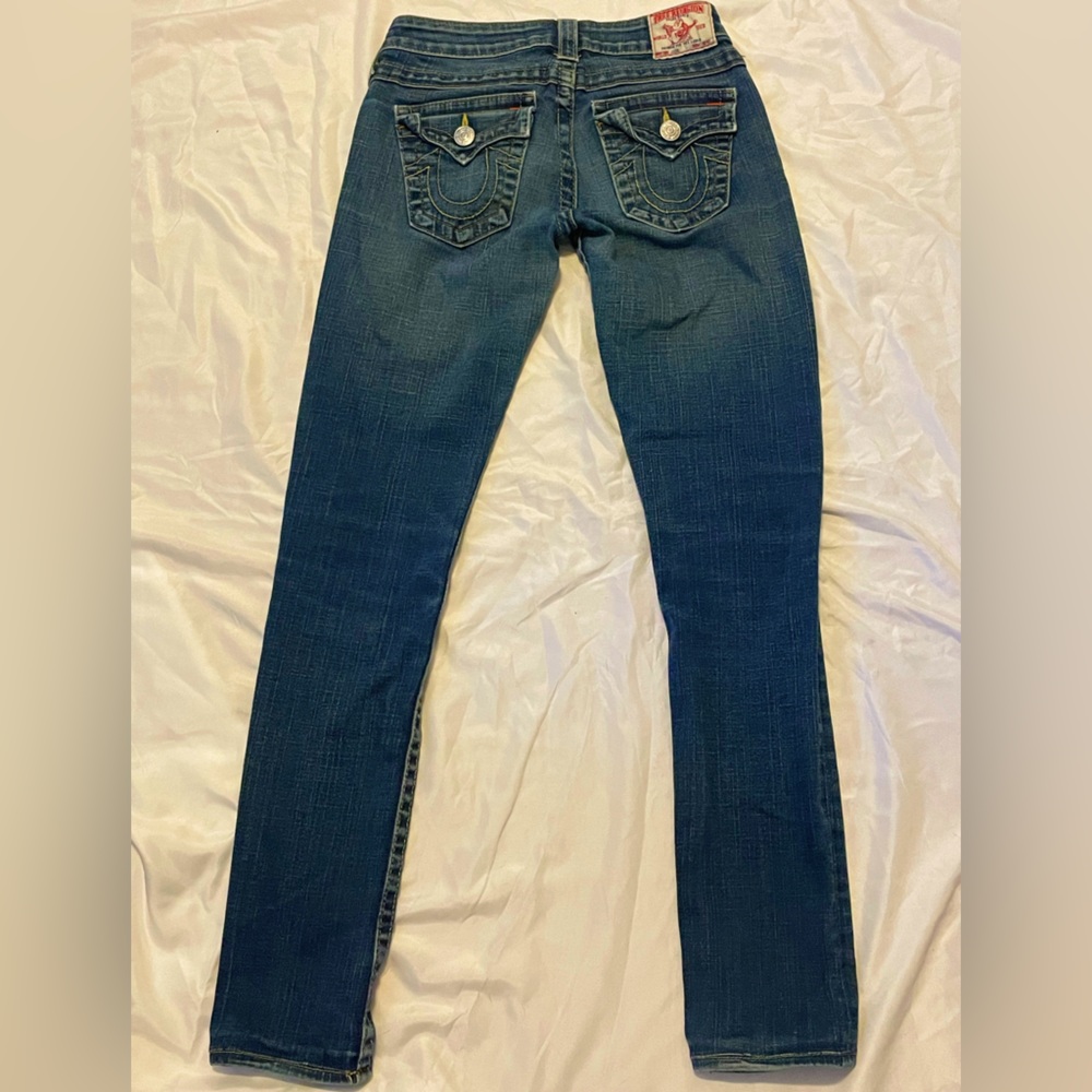 Low rise blue jeans.